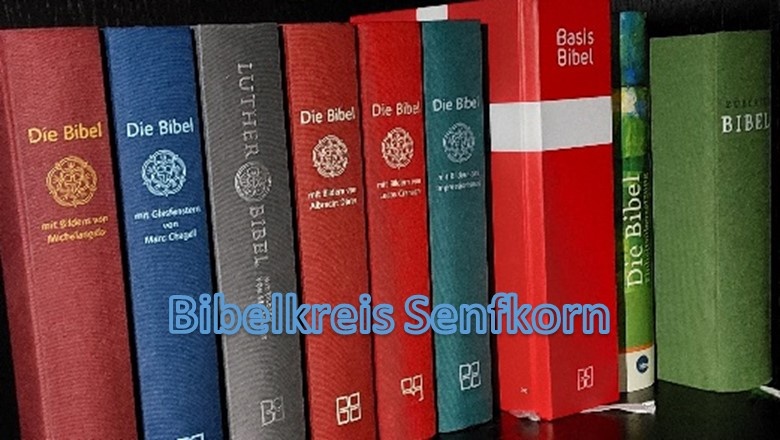 Foto von Bibeln und dem Text Bibelkreis Senfkorn